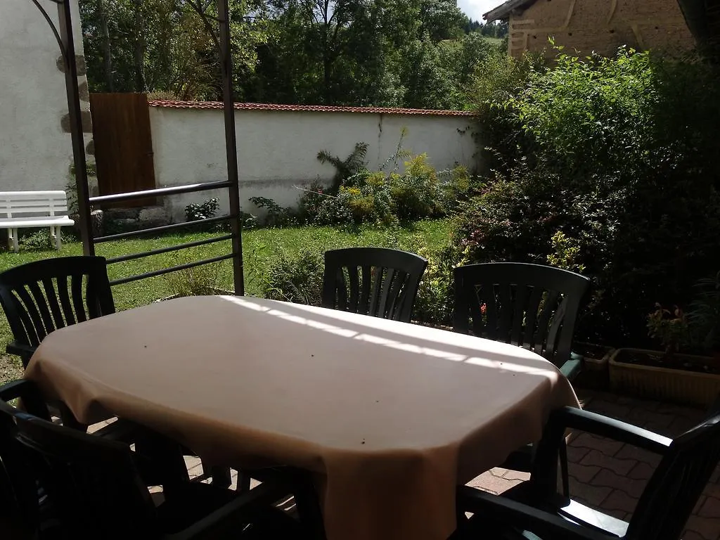 Gite Le Boulot Haute-Rivoire 0*,  France